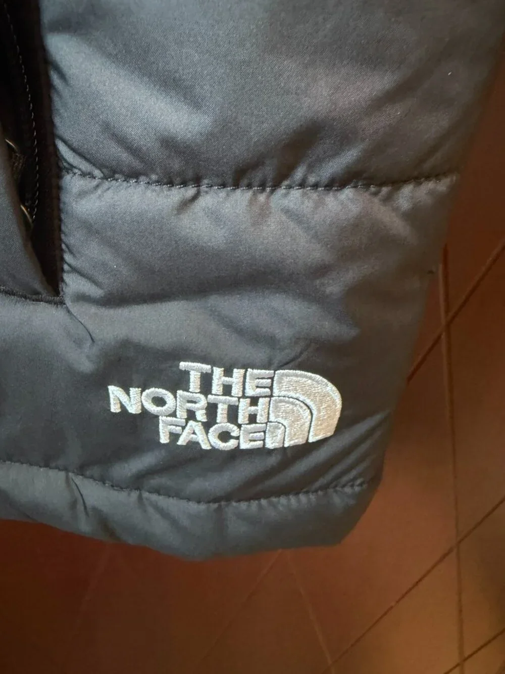 The North Face Puffer Vest Men's M Black Full Zip Embroidered Logo Insulated